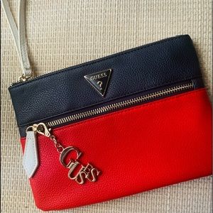Guess NWOT Wrist/Clutch/Zipper Purse